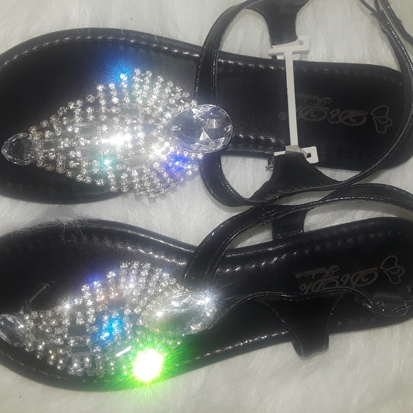 🆕️5⭐PRICE FIRM Black Faux Leather sandals - Picture 2 of 7